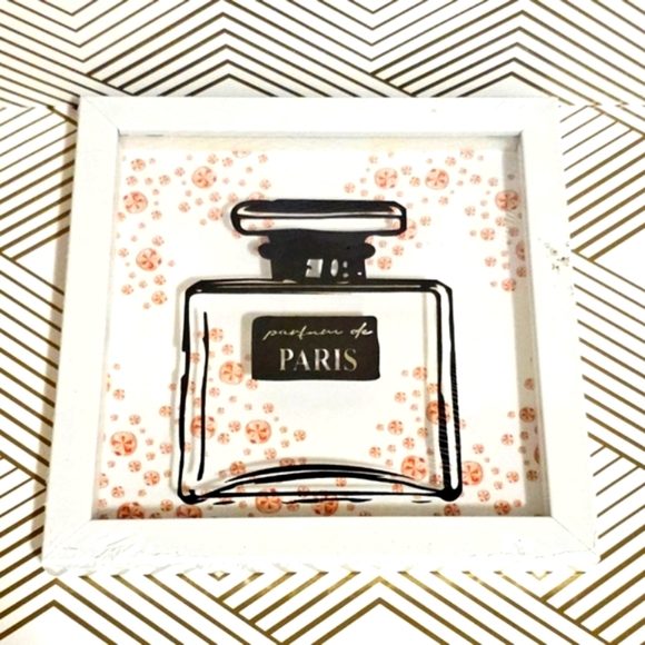 Perfume wall decor - Picture 1 of 1